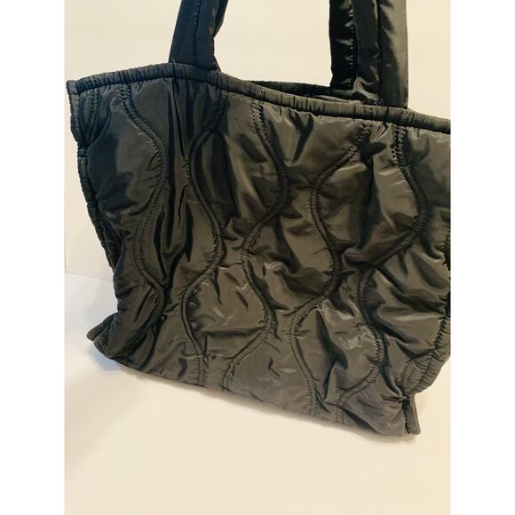 Steve Madden Black Large Quilted Tote/Weekender With Makeup Bag - Picture 7 of 7